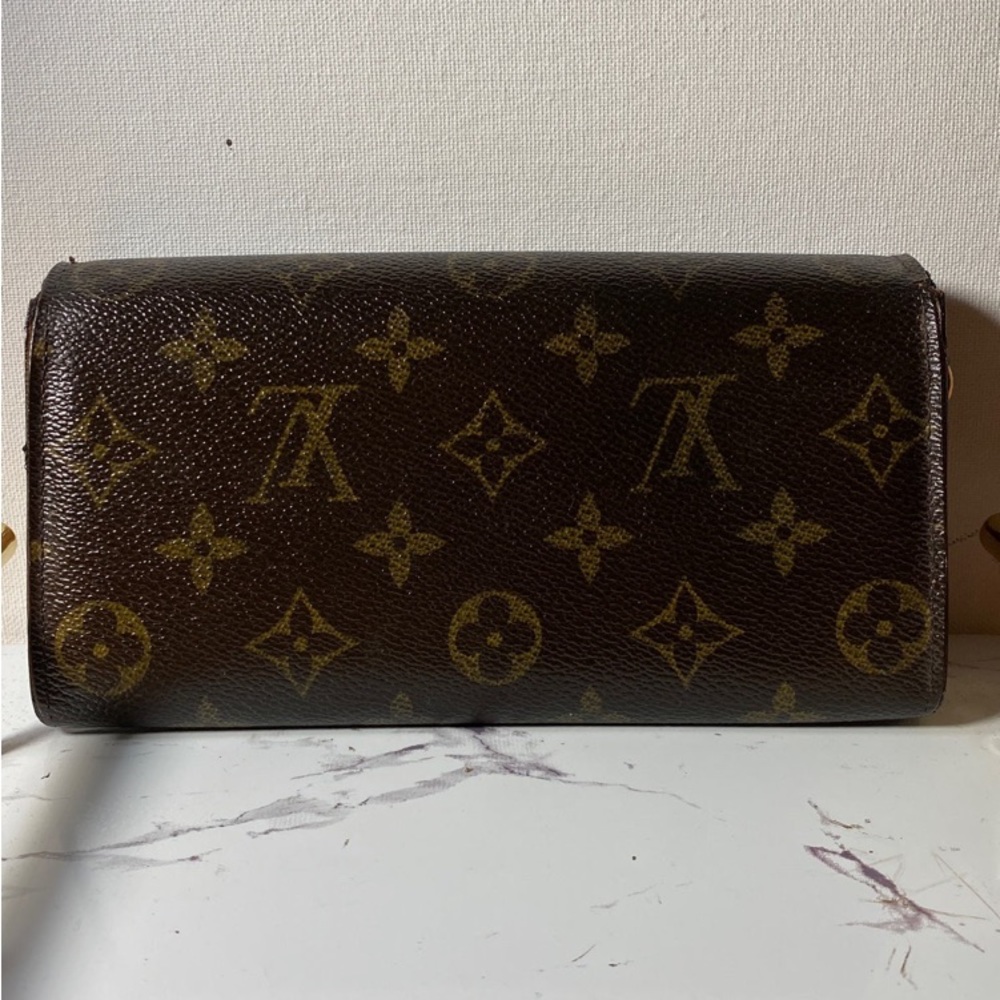 SOLDAuthentic Louis Vuitton Monogram Sarah Wallet - Picture 5 of 14